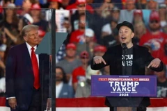 Tỷ phú Elon Musk phát biểu trong cuộc vận động tranh cử của cựu Tổng thống Donald Trump ở Butler, bang Pennsylvania. (Ảnh: Reuters/TTXVN)