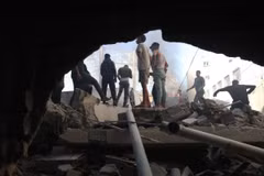 Tòa nhà bị phá hủy sau cuộc không kích của Israel tại Dải Gaza, ngày 24/10/2024. (Ảnh: THX/TTXVN)