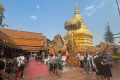 Chùa Phrathat Doi Suthep - một trong những ngôi chùa cổ nổi tiếng linh thiêng ở Chiang Mai (Thái Lan). Ảnh: Huy Tiến/TTXVN)