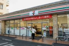 Một cửa hàng tiện lợi 7-Eleven tại Tokyo (Nhật Bản). (Ảnh: Getty Images/TTXVN)