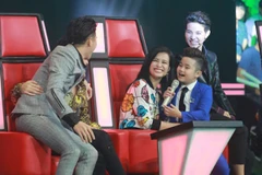 Tuấn Ngọc xuất hiện trên "ghế nóng" trước khi biểu diễn. (Ảnh: BTC)