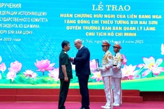 Quyền Trưởng ban Quản lý Lăng nhận huân chương hữu nghị của Nga