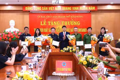 Hải Phòng khen thưởng 6 tập thể về vụ bắt giữ 7 tấn ngà voi nhập lậu