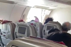 Hàn Quốc bắt giữ hành khách mở cửa thoát hiểm máy bay Asiana Airlines
