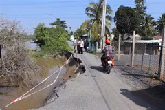 Tiền Giang khẩn trương khắc phục các điểm sạt lở nghiêm trọng