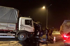 Tai nạn trên cao tốc, tài xế bị thương mắc kẹt trong cabin nhiều giờ