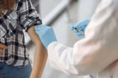 Tiêm chủng vaccine ngừa COVID-19. (Nguồn: mobihealthnews)