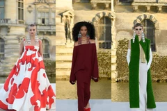Valentino Thu Đông: Khi vẻ tráng lệ ẩn mình sau giao diện tối giản