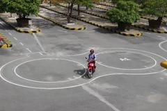 Hỗ trợ sinh viên Lào, Campuchia tại TP.HCM thi sát hạch lái xe môtô