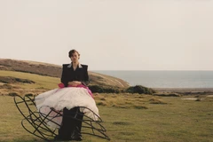 Nữ tính hóa thời trang nam: Cuộc cách mạng xóa nhòa lằn ranh 