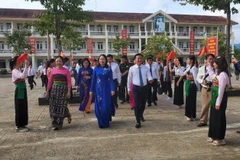 Phó Chủ tịch nước Võ Thị Ánh Xuân dự Lễ Khai giảng Năm học mới tại Trường Trung học Phổ thông Dân tộc Nội trú Ngọc Lặc. (Ảnh: Nguyễn Nam/TTXVN)