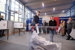 Tổng thống Ba Lan giao việc lập chính phủ cho Thủ tướng đương nhiệm