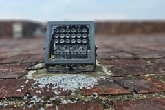 TT Huế: Nhóm thanh niên đập vỡ kính 18 chiếc đèn chiếu sáng ở Kỳ Đài 