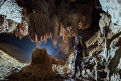 Phát hiện hơn 3km hang động tuyệt đẹp, còn nguyên sơ ở Quảng Bình