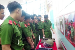 Giới thiệu nhiều hiện vật tại triển lãm Công an làm theo lời Bác