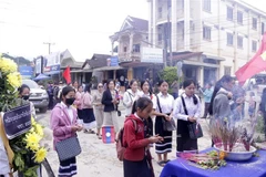 Cộng đồng người Việt tại tỉnh Oudomxay của Lào tri ân anh hùng liệt sỹ
