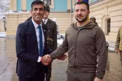 Tổng thống Ukraine Volodymyr Zelenskiy bất ngờ thăm nước Anh