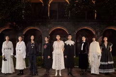 Dior Cruise 2024 tôn vinh di sản để đời của họa sỹ lỗi lạc Frida Kahlo