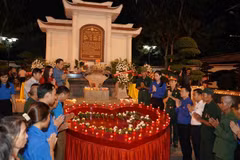 Hà Tĩnh: Thắp nến tri ân các Anh hùng liệt sỹ tại Ngã ba Đồng Lộc