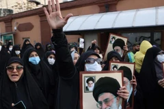 Người dân Iran tuần hành phản đối sự can thiệp của các nước phương Tây