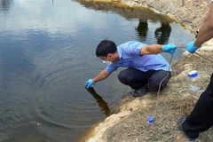 Một công ty chuyên xử lý chất thải sinh hoạt xả thải ra môi trường