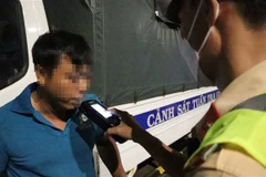 Khởi tố đối tượng say rượu có hành vi chống người thi hành công vụ