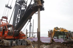 Bản tin 60s: Vì sao việc cứu hộ bé trai 10 tuổi lọt ống cọc kéo dài?