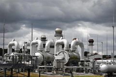 Lượng tồn kho khí đốt cao kỷ lục của châu Âu lại tăng do thời tiết ấm 