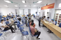 Điểm tiêm vaccine phòng COVID-19 tại điểm tiêm Nhà hộ sinh B (quận Hai Bà Trưng, Hà Nội). (Ảnh: Minh Quyết/TTXVN)