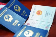 Cấp, đổi hộ chiếu: Thuận tiện thủ tục trực tuyến, nhận qua bưu điện