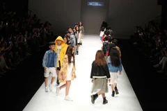 Các mẫu nhí Việt tham gia show diễn của thương hiệu AKClub. (Ảnh: Đại Ngô)