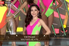 Phương Nga trong phần thi bikini trong đêm chung kết. 