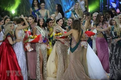 Khoảnh khắc đăng quang của Phương Khánh. (Nguồn: THX/TTXVN)