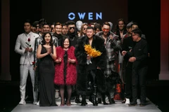 Dàn 'nam nhân' khoe body 6 múi trong trang phục dạ tiệc của Owen