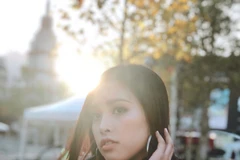 Hoa hậu Tiểu Vy rạng ngời trong sắc màu tuyệt đẹp của mùa Thu Paris