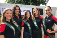 Phương Khánh cùng các thí sinh trước giờ thi vấn đáp. (Ảnh: NVCC)