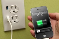 CEO BlackBerry chê iPhone ngốn pin quá nhanh