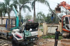 Nghệ An: Sập cổng nhà văn hóa huyện, 3 người tử vong