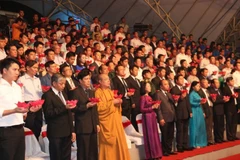 Thắp nến tưởng niệm những nạn nhân tử vong vì tai nạn giao thông. (Ảnh: Việt Hùng/Vietnam+)