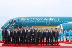 Thủ tướng Chính phủ Nguyễn Tấn Dũng cắt băng “cất cánh” tàu bay thế hệ mới A350-900 XWB của Vietnam Airlines. (Ảnh: Việt Hùng/Vietnam+)