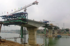 “Thúc” tiến độ, thông xe kỹ thuật cầu Việt Trì mới vào 15/5 