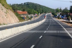 Dự án mở rộng Quốc lộ 1 đoạn qua tỉnh Quảng Bình giúp giảm ùn tắc giao thông. (Ảnh: Việt Hùng/Vietnam+)