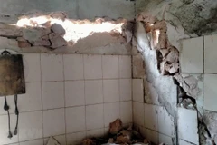 Một nhà ở của người dân xã Hua Păng, huyện Mộc Châu, tỉnh Sơn La bị thiệt hại. (Ảnh: TTXVN phát)