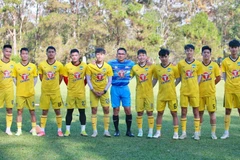 Áo thi đấu và tập luyện của câu lạc bộ Hoàng Anh Gia Lai tại V-League không được in chữ 'nước tăng lực.' (Ảnh: CLB HAGL) 