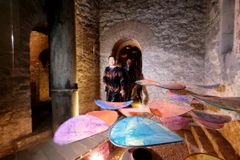 Chiêm ngưỡng “con đường ánh sáng” tại tháp nước Hàng Đậu