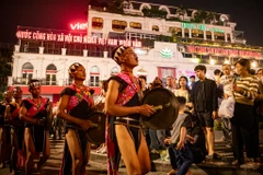 Người dân thích thú thưởng thức âm vang Tây Nguyên trong lòng Hà Nội 