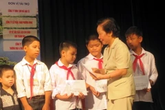 Trao học bổng cho con các chiến sỹ bảo vệ chủ quyền biển đảo