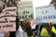 Một cuộc đình công của nhân viên, cán bộ tại các trường học ở Pháp. (Nguồn: Reuters)