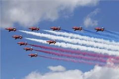 Triển lãm hàng không Fanborough sôi động trong ngày khai mạc