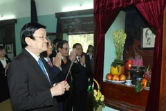 Chủ tịch nước dâng hương tưởng nhớ Chủ tịch Hồ Chí Minh
